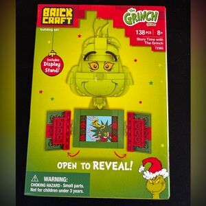 Dr. Seuss Grinch Bust Building Set - Green and Red